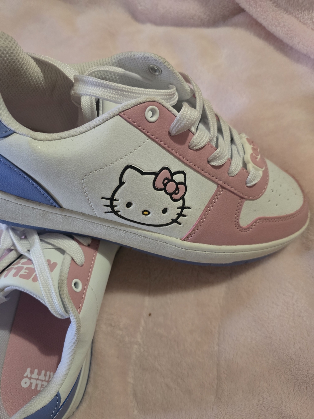 Hello Kitty White and Pink Low-Top Sneakers - Picture 3 of 4